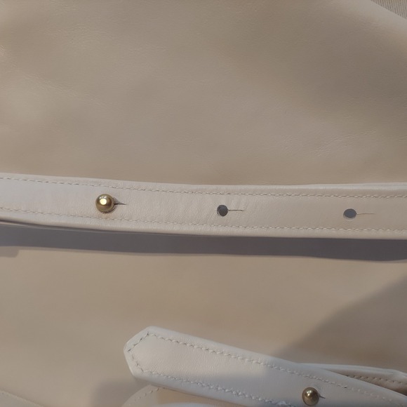 Holly and Tanager Womens Creme 100%‎ Genuine Leather Companion Max Crossbody Bag - Picture 5 of 16